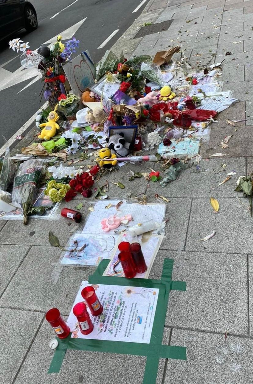 Aparece destrozado el altar en recuerdo de Samuel Luiz en A Coruña Aparece destrozado el altar en recuerdo de Samuel Luiz en A Coruña