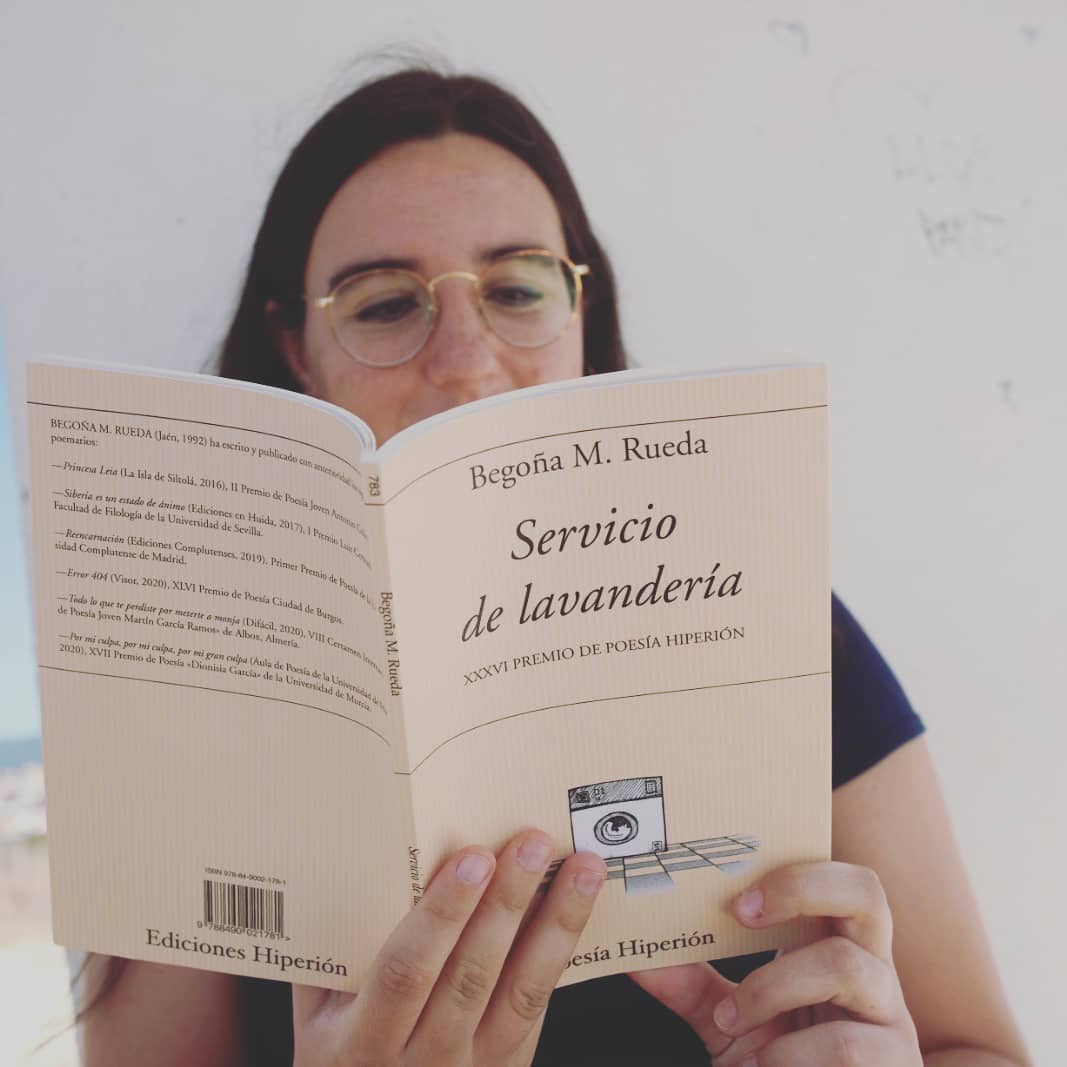 Begoña M. Rueda, la poeta que trabaja en una lavandería, gana el Premio de Poesía Hiperión Begoña M. Rueda, la poeta que trabaja en una lavandería, gana el Premio de Poesía Hiperión