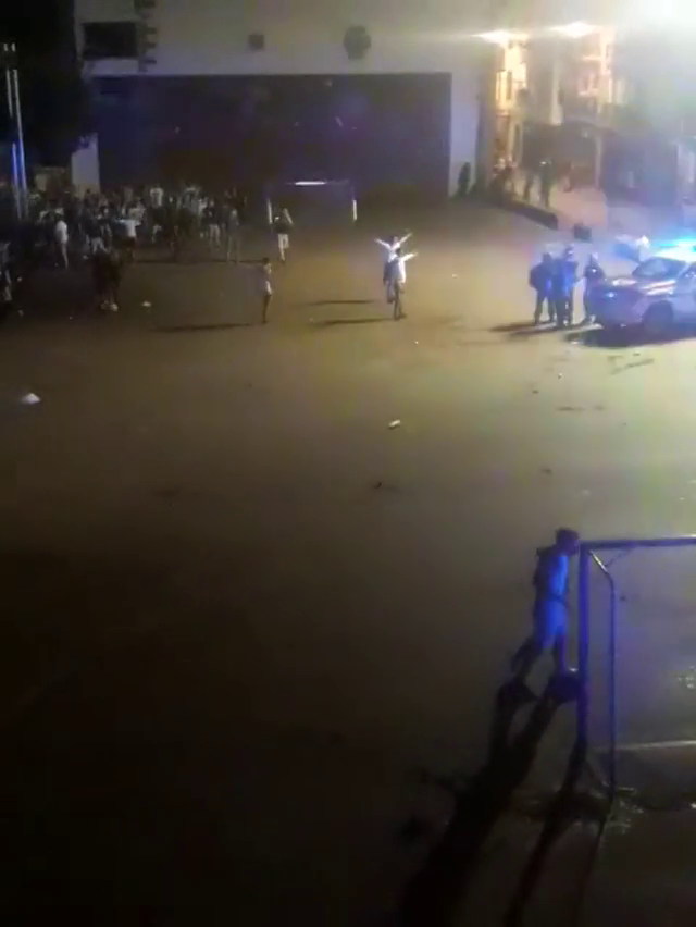 Alerta e indignación por las agresiones a policías en los botellones Alerta e indignación por las agresiones a policías en los botellones