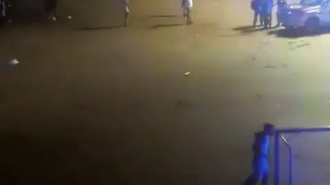 Alerta e indignación por las agresiones a policías en los botellones Alerta e indignación por las agresiones a policías en los botellones