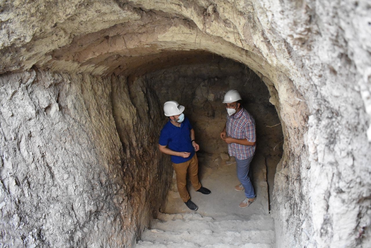 Petrer estudia la forma de integrar la entrada al refugio antiaéreo en la futura remodelación de la Plaça de Baix Petrer estudia la forma de integrar la entrada al refugio antiaéreo en la futura remodelación de la Plaça de Baix
