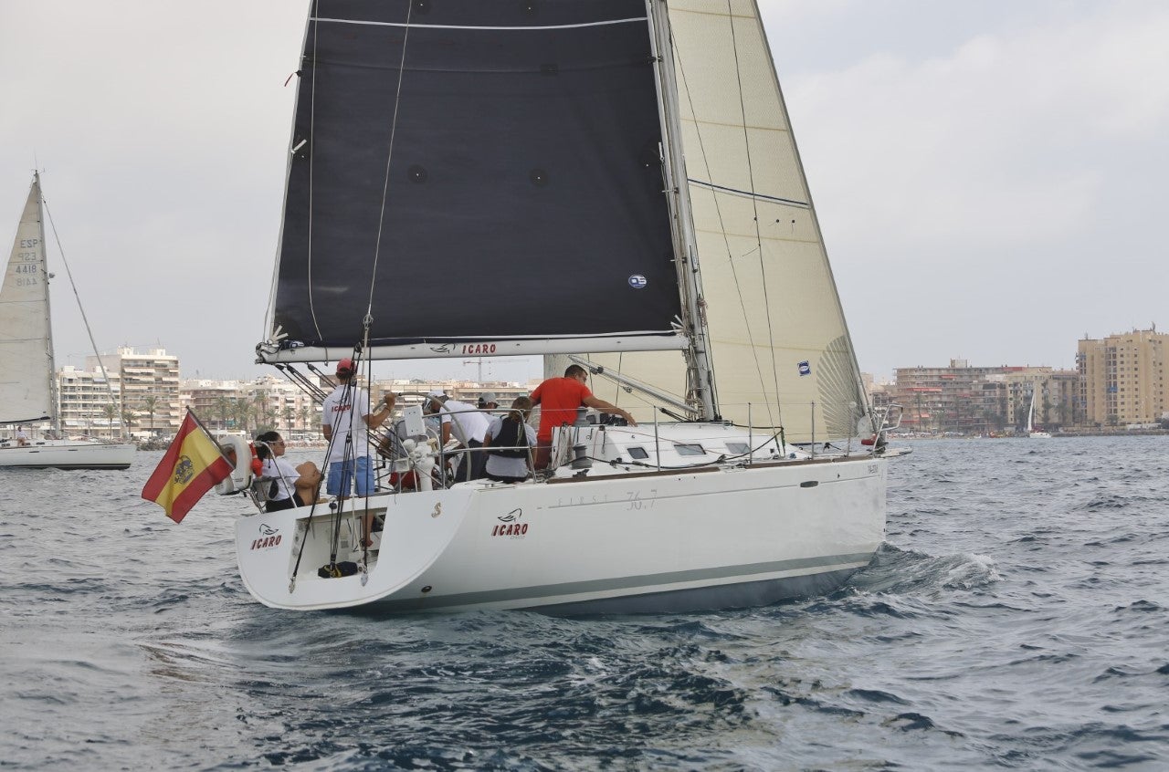Ozu 2 slick e icaro cinco vencedores de la II regata optica chantal/ onda cero vega baja Ozu 2 slick e icaro cinco vencedores de la II regata optica chantal/ onda cero vega baja