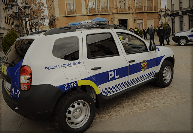 La Policía Local desaloja un cuartelillo en el que doce personas estaban celebrando una fiesta ilegal y sanciona a tres por resistencia a la autoridad La Policía Local desaloja un cuartelillo en el que doce personas estaban celebrando una fiesta ilegal y sanciona a tres por resistencia a la autoridad