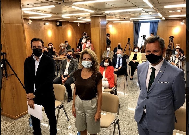 La ministra de Transportes confía en que a finales de semana se apliquen ya las rebajas en los peajes de la AP-9 La ministra de Transportes confía en que a finales de semana se apliquen ya las rebajas en los peajes de la AP-9