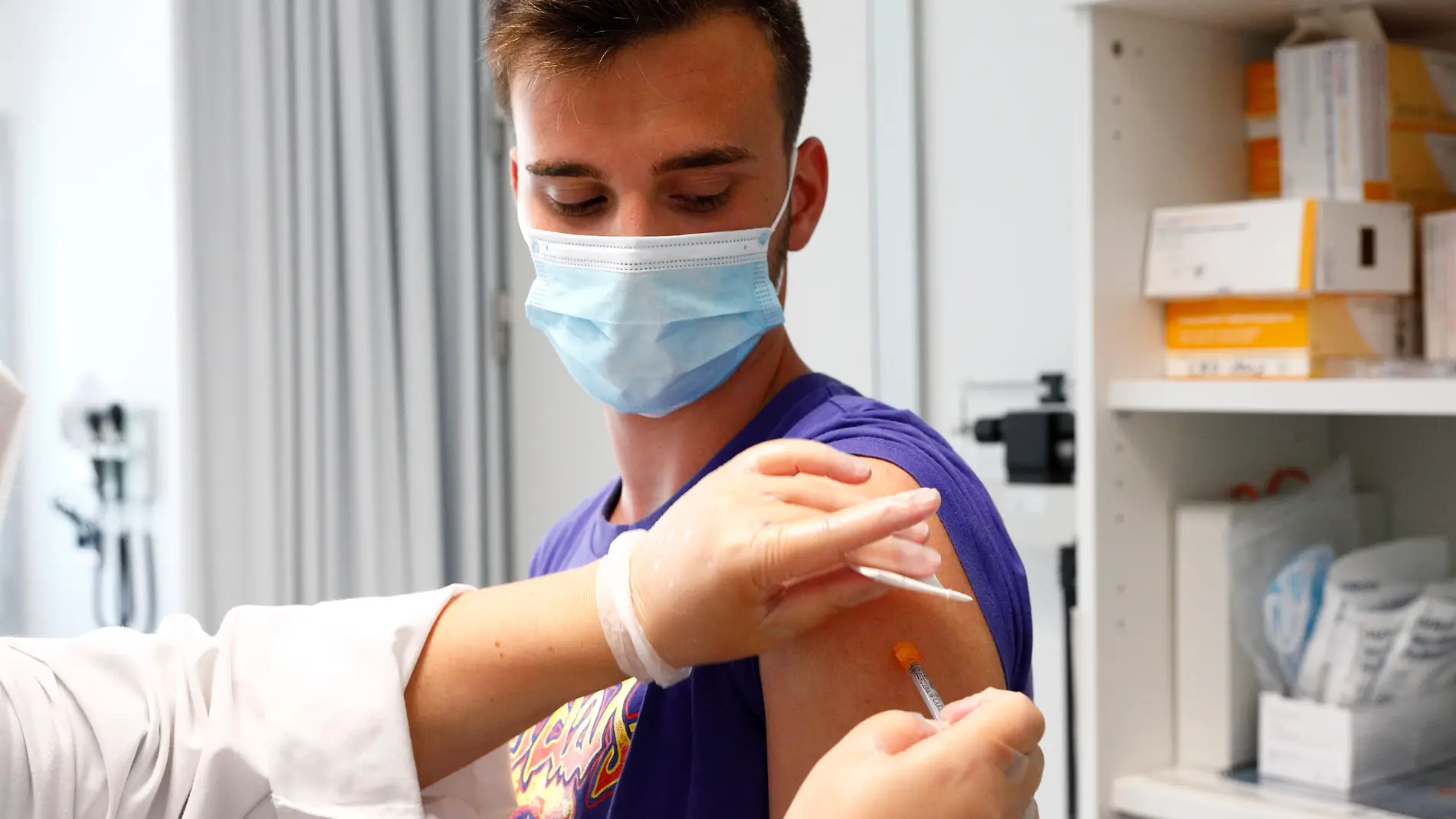 El 70% de los aragoneses podrían estar inmunizados la semana que viene