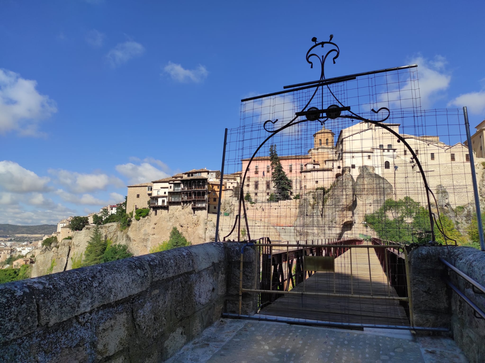 La calle Canónigos y el puente de San Pablo de Cuenca no serán transitables hasta, al menos, final de año La calle Canónigos y el puente de San Pablo de Cuenca no serán transitables hasta, al menos, final de año