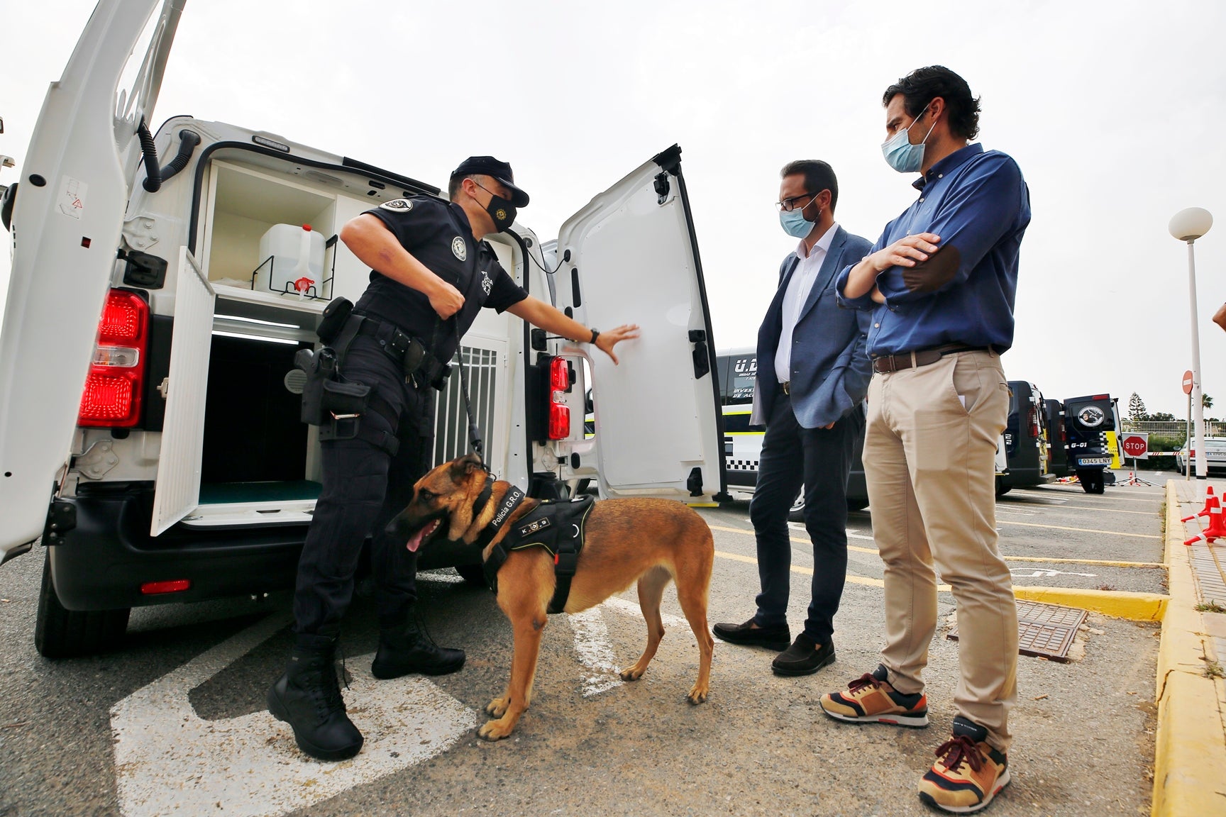 Presentados cuatro nuevos furgones de la policia local destinados a varias unidades de servicio Presentados cuatro nuevos furgones de la policia local destinados a varias unidades de servicio