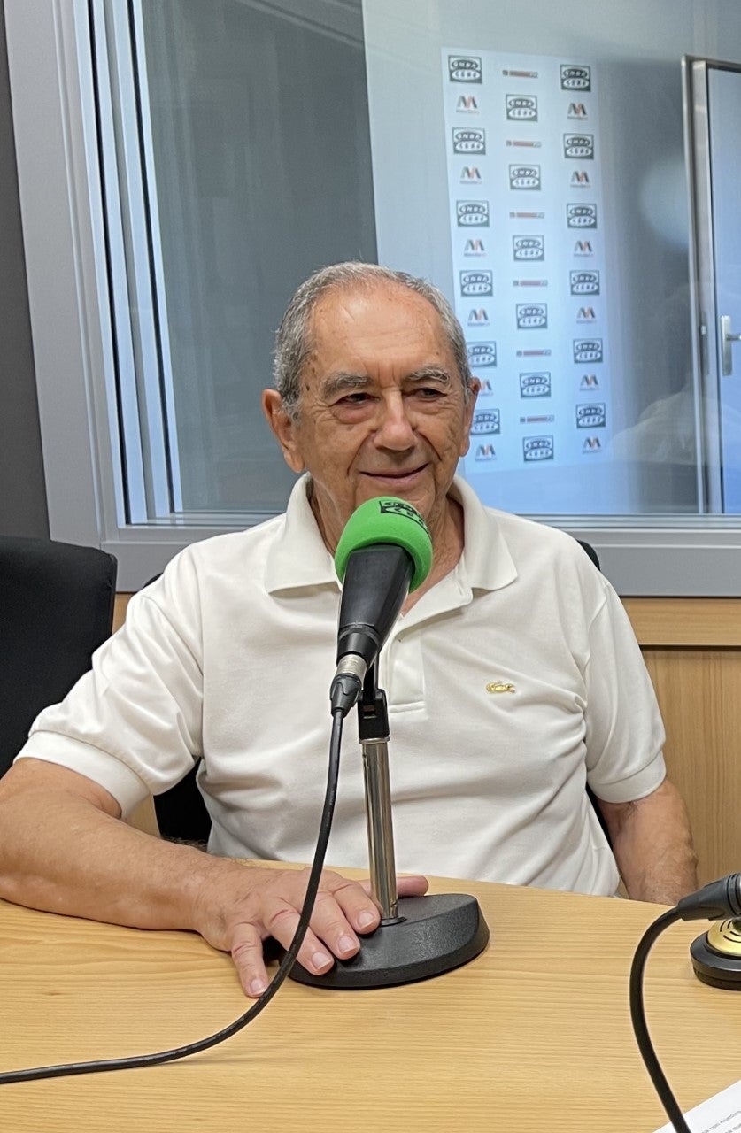 Cecilio Nieto, presidente de la UCE Alicante, nos explica qué hay detrás de las altas tarifas eléctricas que pagamos cada mes Cecilio Nieto, presidente de la UCE Alicante, nos explica qué hay detrás de las altas tarifas eléctricas que pagamos cada mes