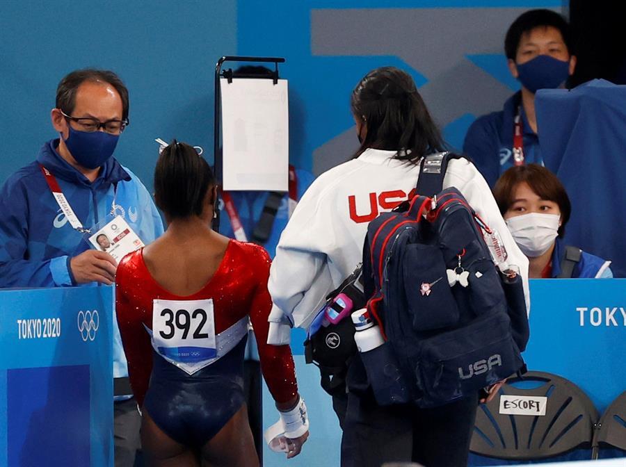 Simone Biles es humana: Tras su error dejó la competición por una "cuestión mental", aseguran en EEUU Simone Biles es humana: Tras su error dejó la competición por una "cuestión mental", aseguran en EEUU