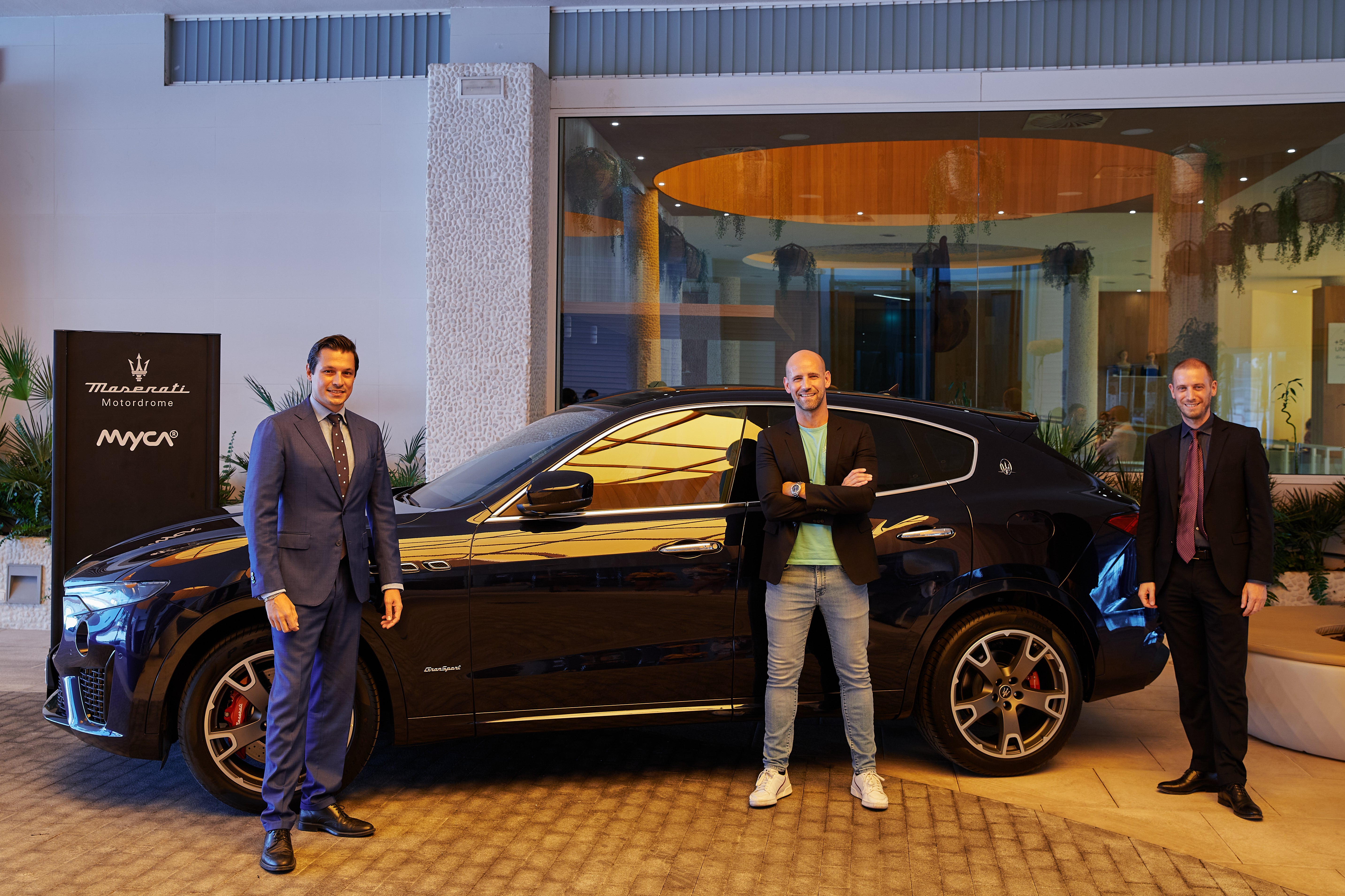 Myca y Motodrome hacen entrega de un Maserati al presentador Gonzalo Miró Myca y Motodrome hacen entrega de un Maserati al presentador Gonzalo Miró