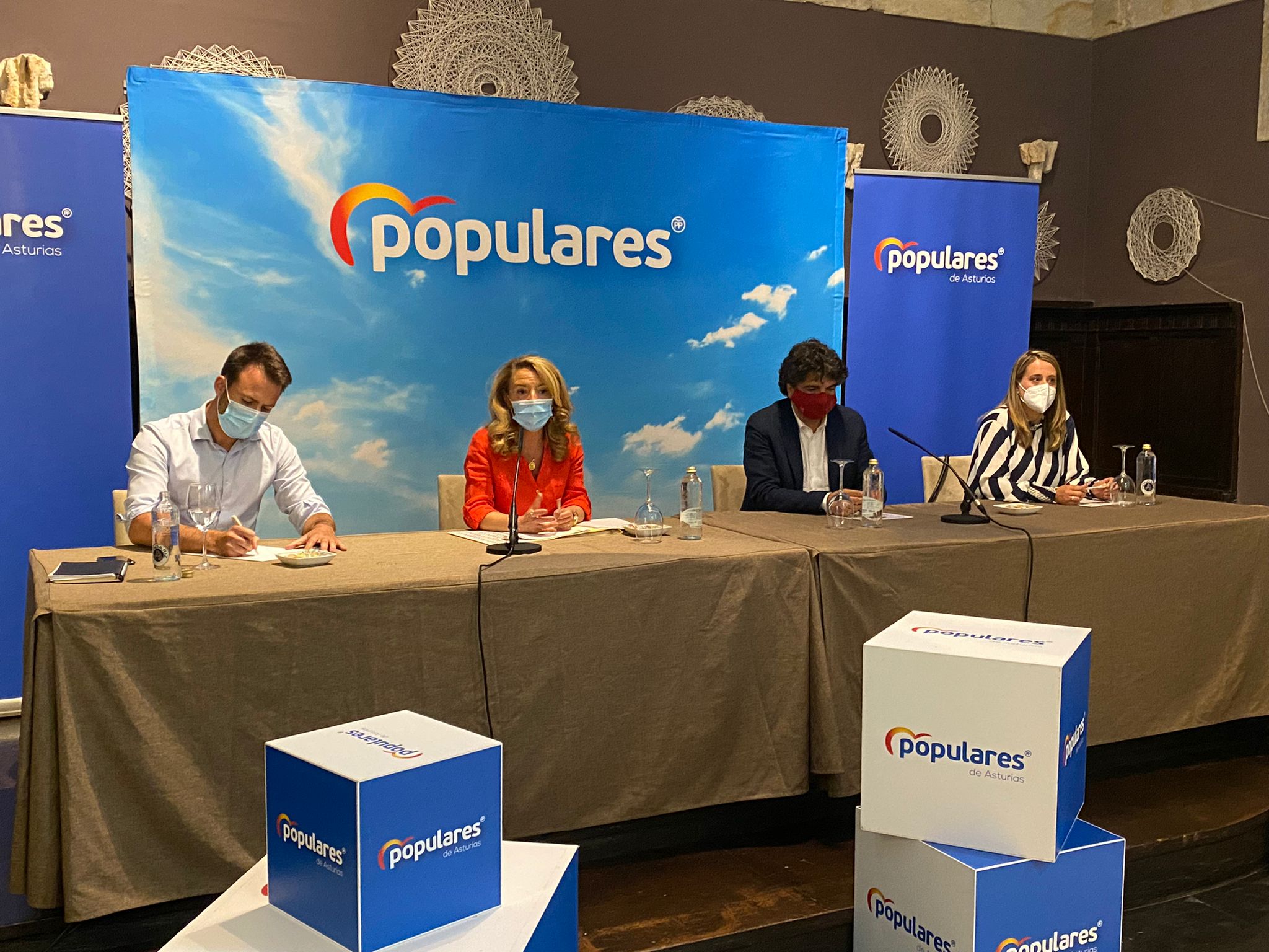 El PP impulsará una ofensiva para acelerar la conclusión de las obras de la autovía del Suroccidente, la A-63, y retirar el argayo de Casazorrina El PP impulsará una ofensiva para acelerar la conclusión de las obras de la autovía del Suroccidente, la A-63, y retirar el argayo de Casazorrina