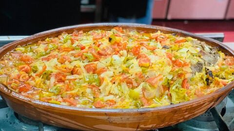 Una fuente con una urta a la rote&ntilde;a