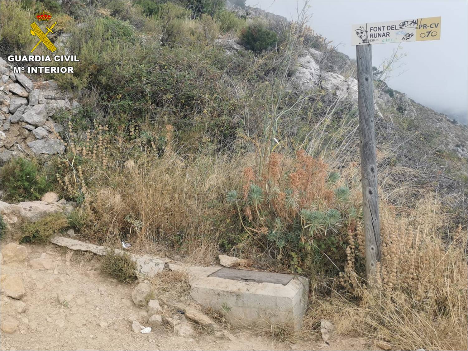 La Guardia Civil auxilia a cuatro senderistas y una mujer mayor en Sierra de Bernia y Benidorm La Guardia Civil auxilia a cuatro senderistas y una mujer mayor en Sierra de Bernia y Benidorm