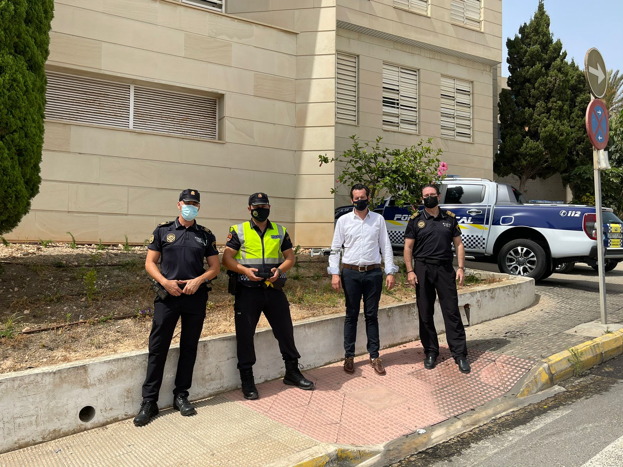 La Policía Local intensifica los controles de vertidos de podas en Orihuela Costa e incorpora un dron La Policía Local intensifica los controles de vertidos de podas en Orihuela Costa e incorpora un dron