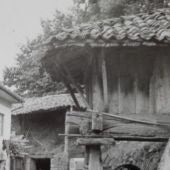 Areñes reivindica sus hórreos