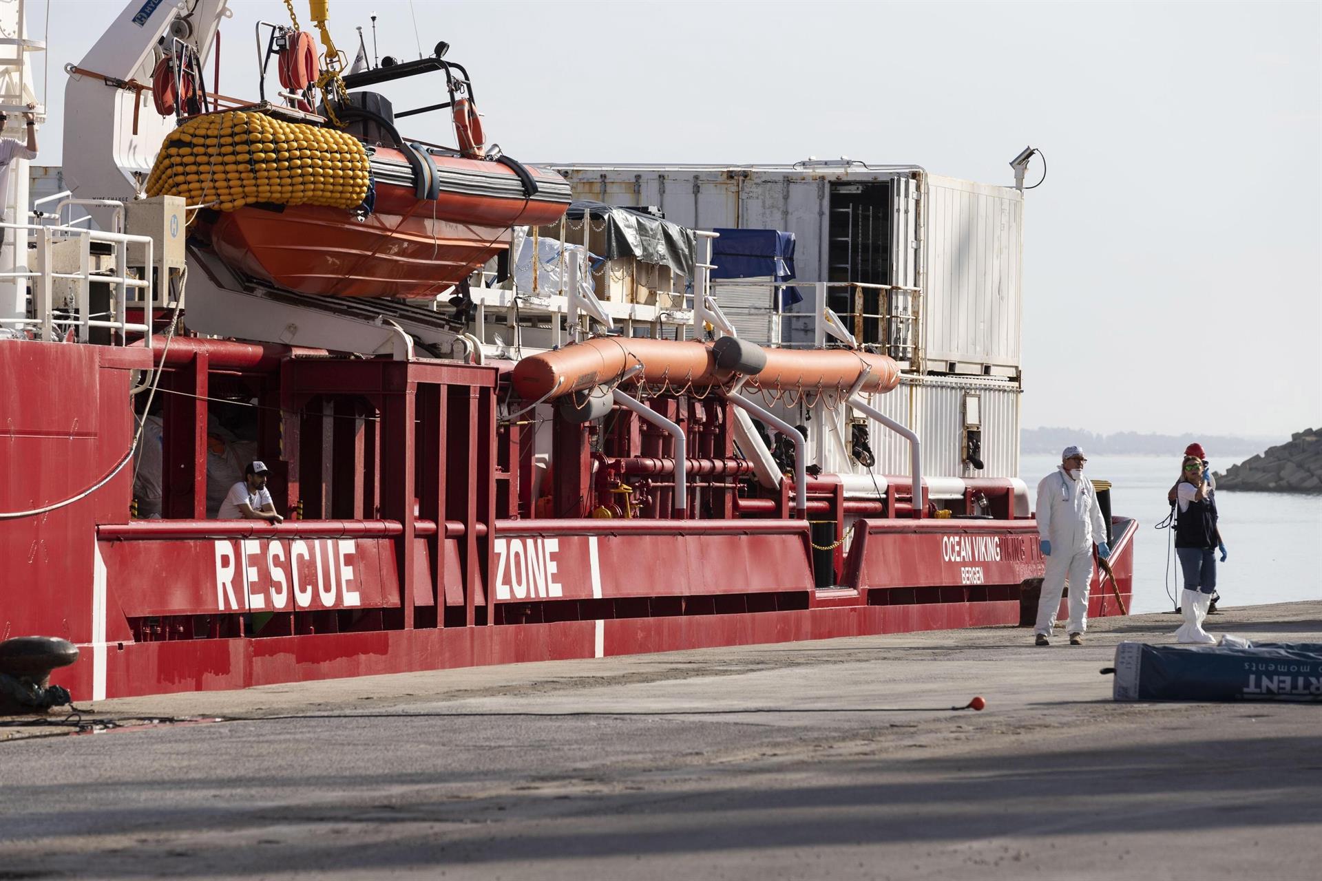El 'Ocean Viking' desembarca este domingo en Sicilia a los más de 500 migrantes rescatados a bordo El 'Ocean Viking' desembarca este domingo en Sicilia a los más de 500 migrantes rescatados a bordo