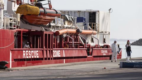 El 'Ocean Viking' desembarcar&aacute; este domingo en Sicilia a los m&aacute;s de 500 migrantes rescatados a bordo