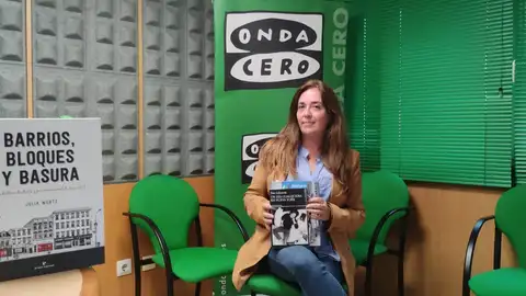 Mercedes Corbillón Lecturas en la maleta en Un alto en el camino