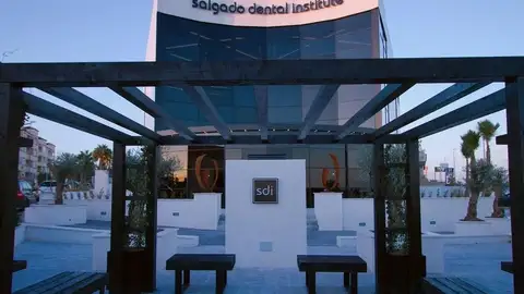 Conozcamos el testimonio de algunos pacientes tratados por los especialistas de Salgado Dental Institute clinica dental