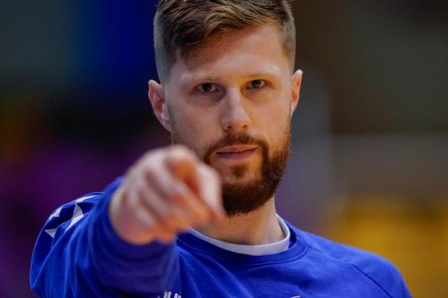 Tau cierra su plantel con Rozitis Tau cierra su plantel con Rozitis