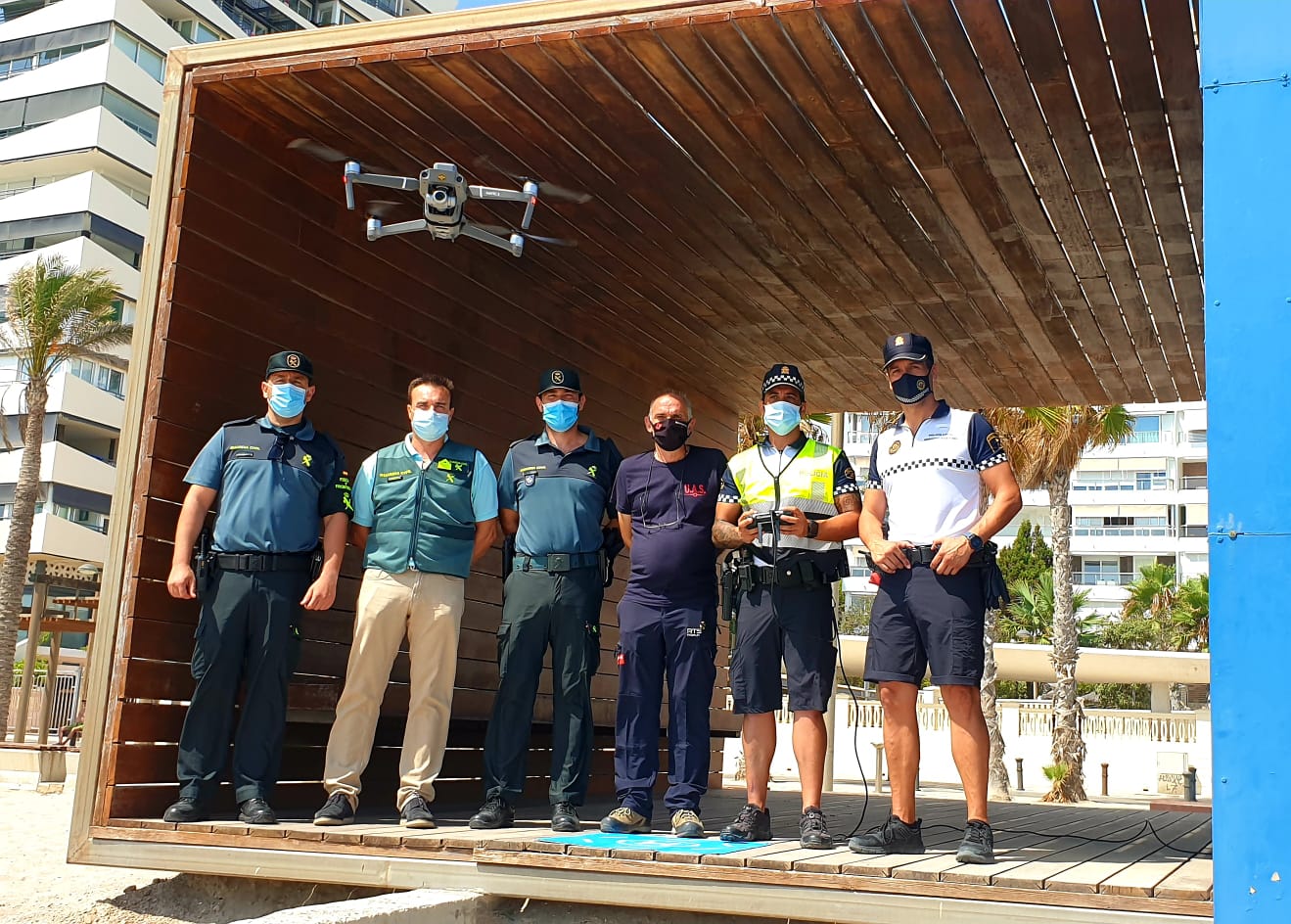 La Policía rescata un barco encallado en Tabarca y sigue con el plan anti-botellón La Policía rescata un barco encallado en Tabarca y sigue con el plan anti-botellón