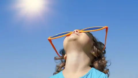 Salud recuerda la importancia de extremar la protección de los ojos durante el verano Salud recuerda la importancia de extremar la protección de los ojos durante el verano