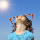 Salud recuerda la importancia de extremar la protección de los ojos durante el verano