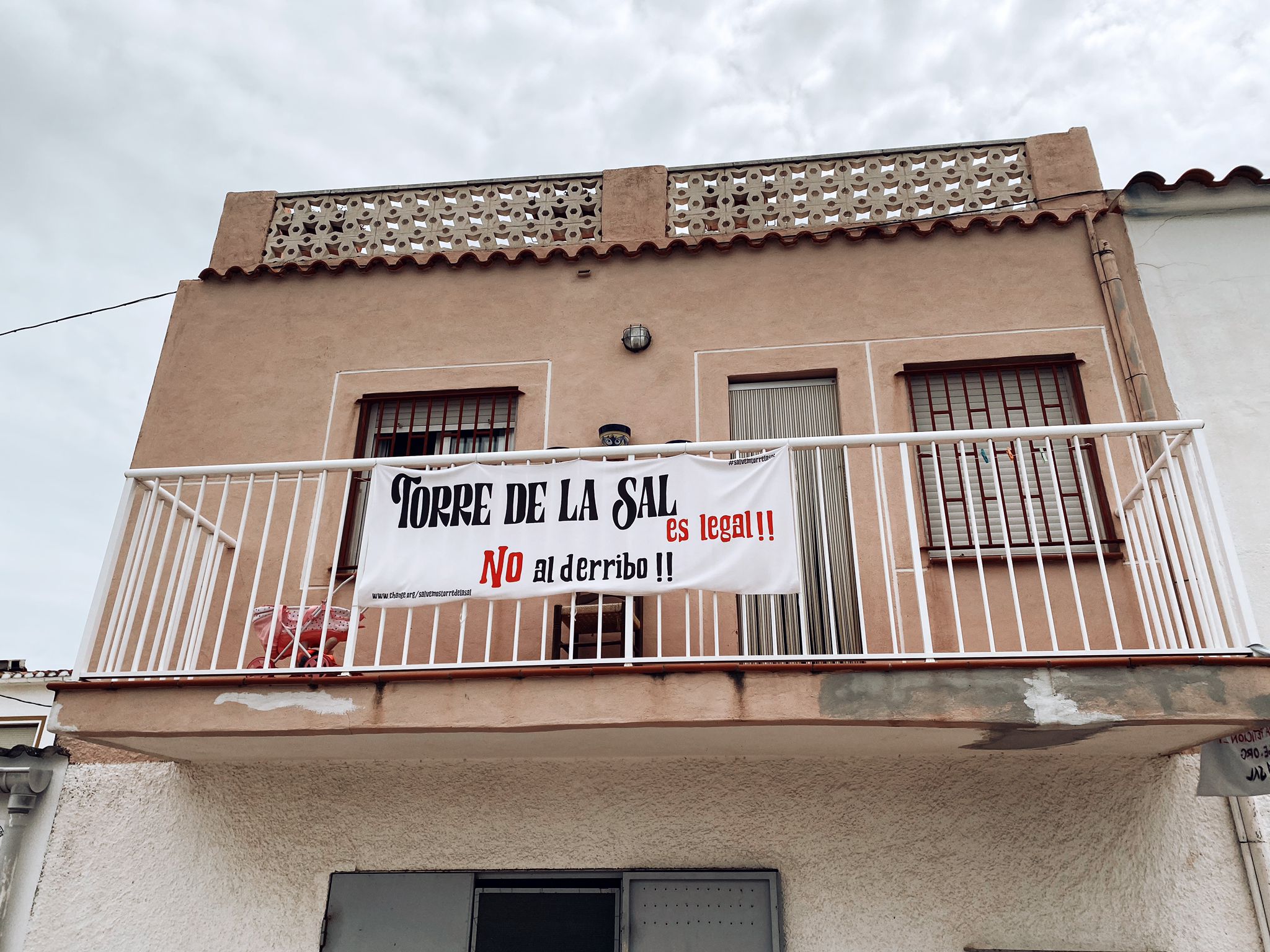 Los vecinos de Torre la Sal organizan una protesta en Castellón contra el derribo de sus casas Los vecinos de Torre la Sal organizan una protesta en Castellón contra el derribo de sus casas