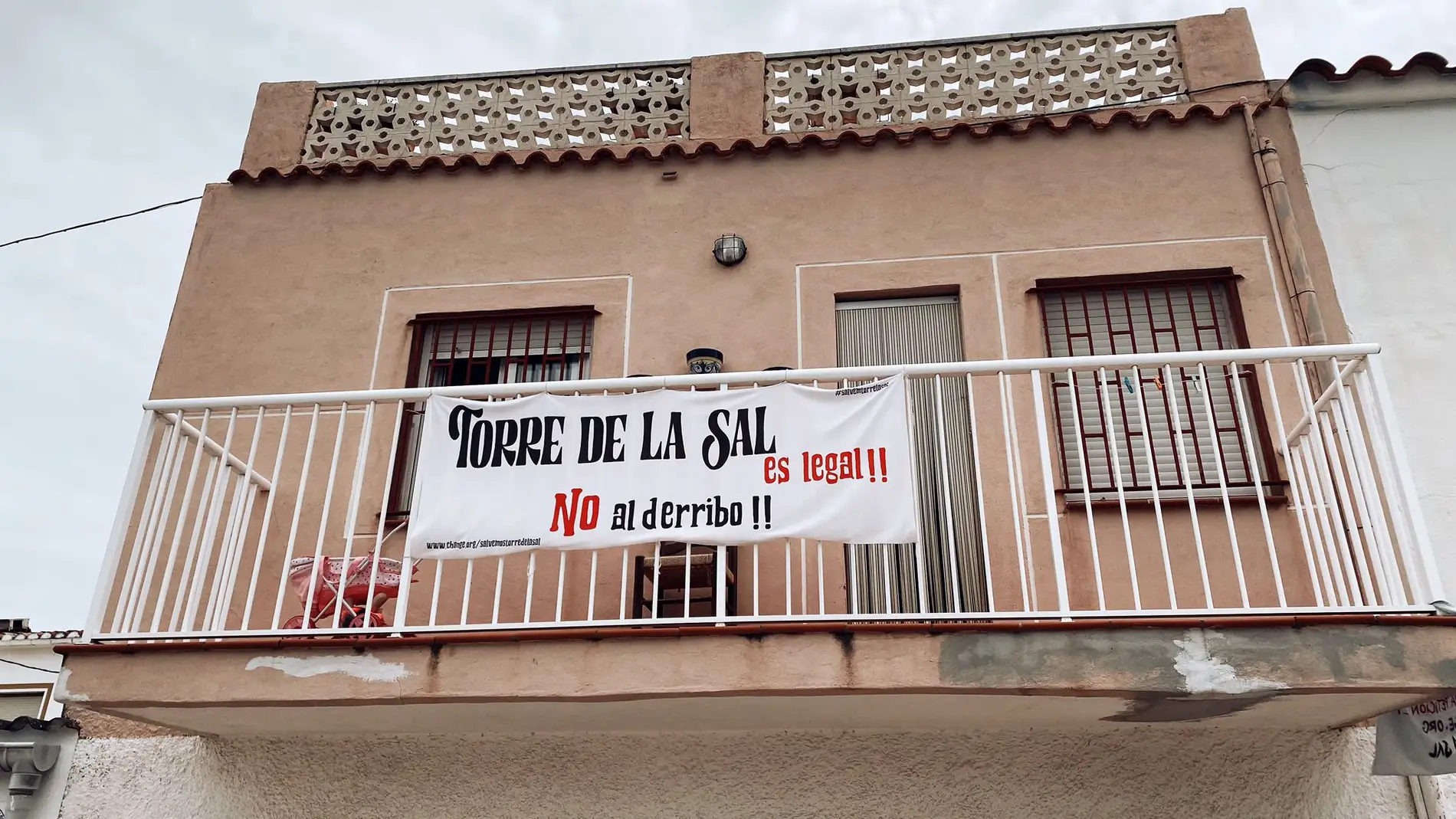 Los vecinos de Torre la Sal organizan una protesta en Castellón contra el derribo de sus casas