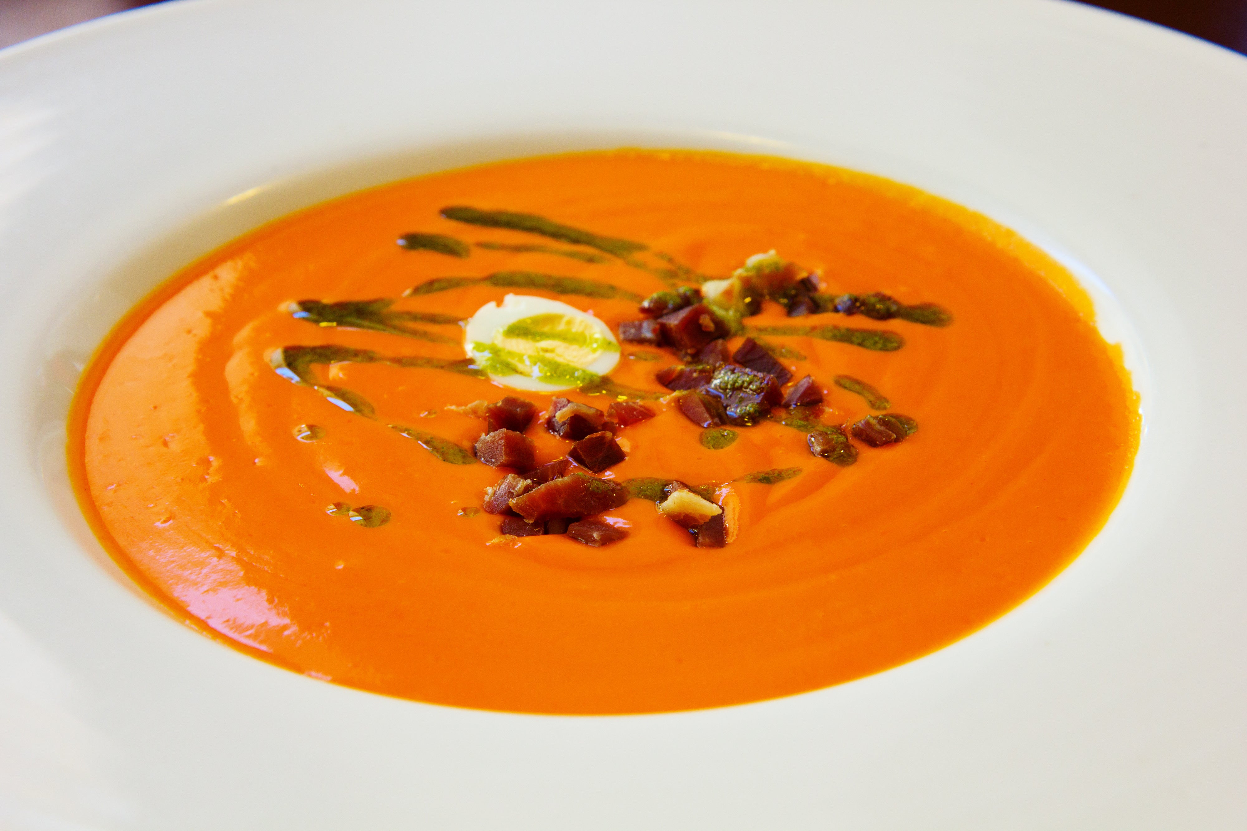 Empieza el tiempo de gazpacho y salmorejo: ¿cuál tiene más calorías? Empieza el tiempo de gazpacho y salmorejo: ¿cuál tiene más calorías?