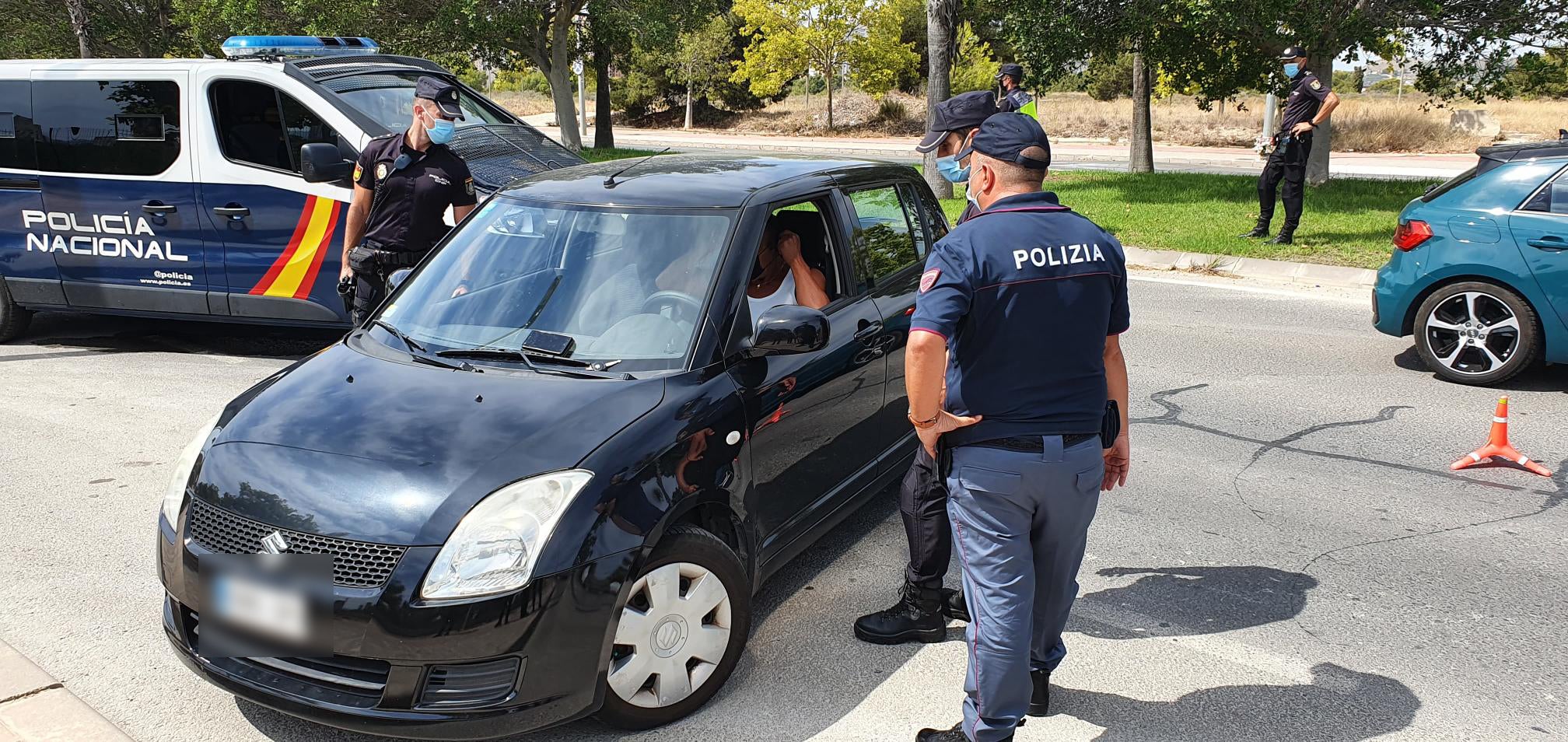Agentes de las policías Nacional, francesa e italiana patrullan Benidorm Agentes de las policías Nacional, francesa e italiana patrullan Benidorm
