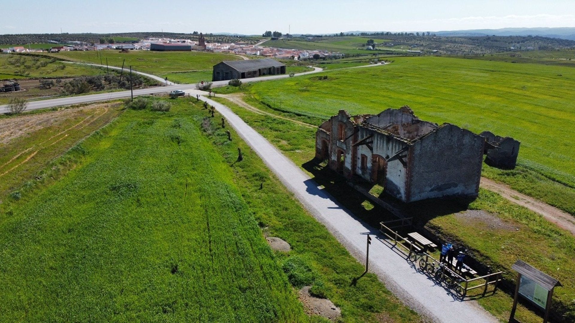 La Diputación de Badajoz presenta la Vía Verde La Jayona a un certamen europeo La Diputación de Badajoz presenta la Vía Verde La Jayona a un certamen europeo