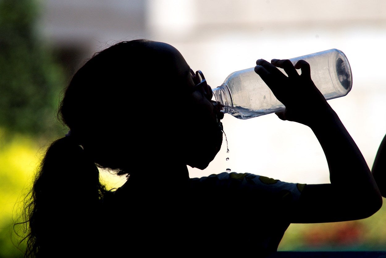 ¿Cómo protegerse de la ola de calor que llega a España? Estos son los mejores consejos ¿Cómo protegerse de la ola de calor que llega a España? Estos son los mejores consejos