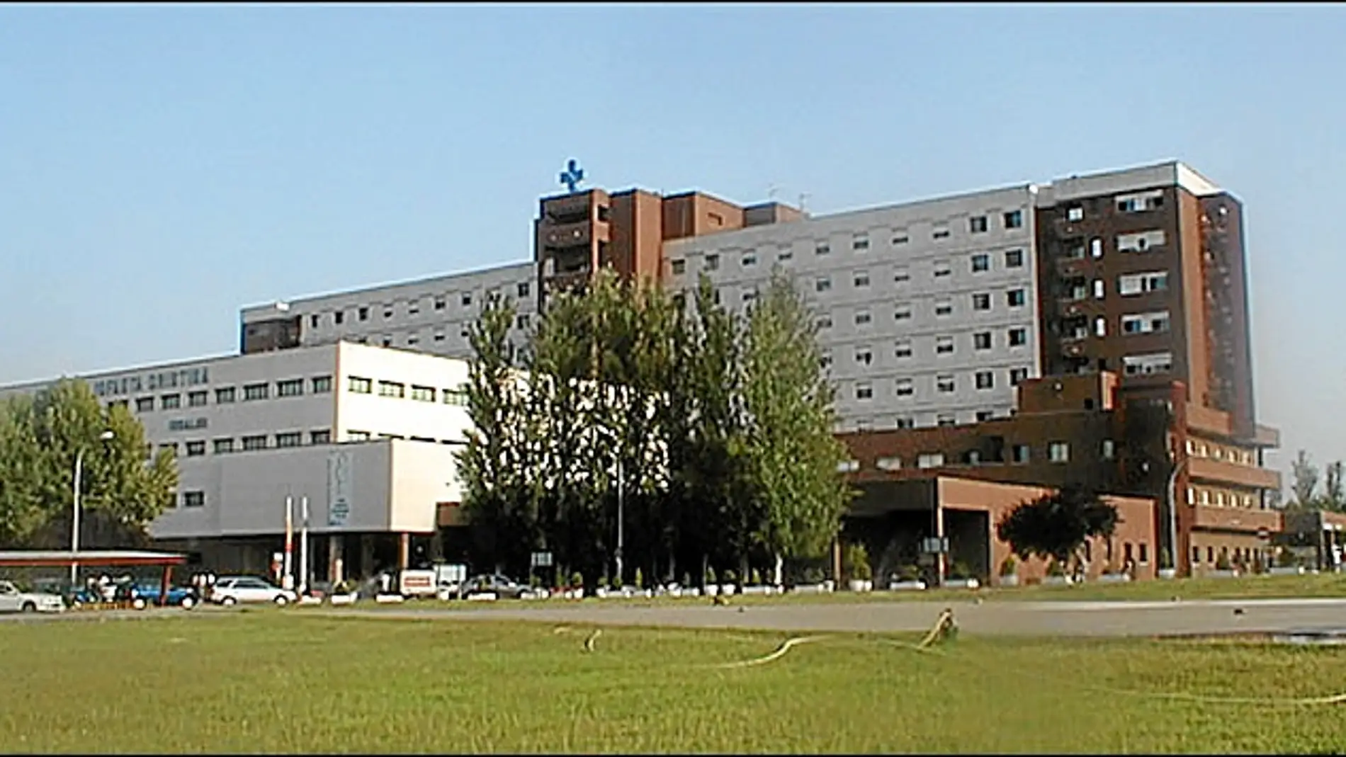 El SES abre una segunda UCI en el Hospital Universitario de Badajoz ante el incremento de ingresos por casos de coronavirus 