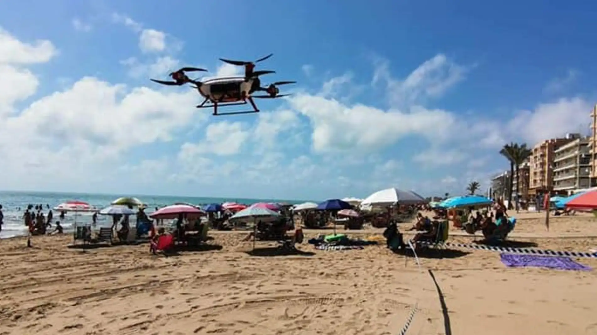 Presentación por el Secretario autonómico de Seguridad y Emergencias, los drones para las playas de Guardamar 