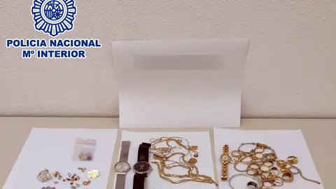 Las joyas recuperadas por la policía Las joyas recuperadas por la policía