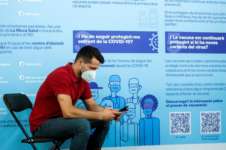 Cataluña inicia este martes la vacunación sin cita previa ante el descenso de peticiones Cataluña inicia este martes la vacunación sin cita previa ante el descenso de peticiones