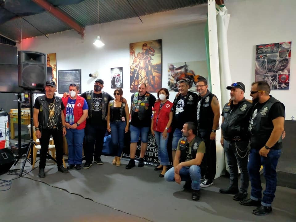 `Moñigones Motors Elite´ dona más de 300 kg de alimentos a Cruz Roja `Moñigones Motors Elite´ dona más de 300 kg de alimentos a Cruz Roja