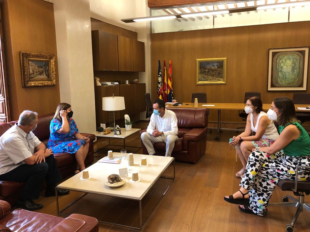 Un total de 130 ayuntamientos ya se han adherido a la Agencia Valenciana de Protección del Territorio que tendrá su sede en Elche Un total de 130 ayuntamientos ya se han adherido a la Agencia Valenciana de Protección del Territorio que tendrá su sede en Elche