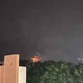 Una treintena de efectivos de bomberos de Marbella participan de madrugada en dos incendios en La Montúa y en Polígono La ermita Una treintena de efectivos de bomberos de Marbella participan de madrugada en dos incendios en La Montúa y en Polígono La ermita