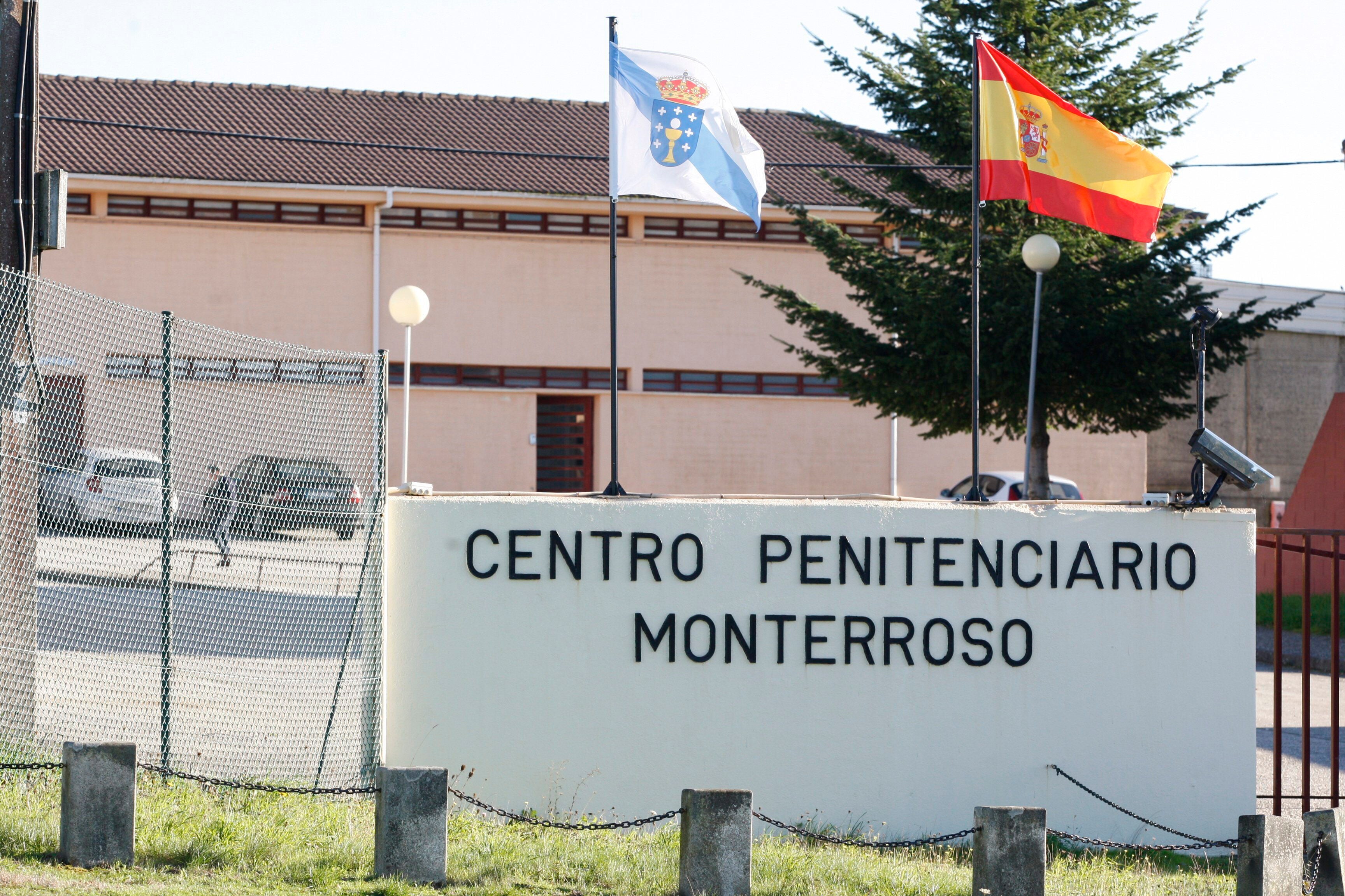 Siete presos de Lugo se graban consumiendo drogas dentro de la cárcel y haciéndose tatuajes Siete presos de Lugo se graban consumiendo drogas dentro de la cárcel y haciéndose tatuajes