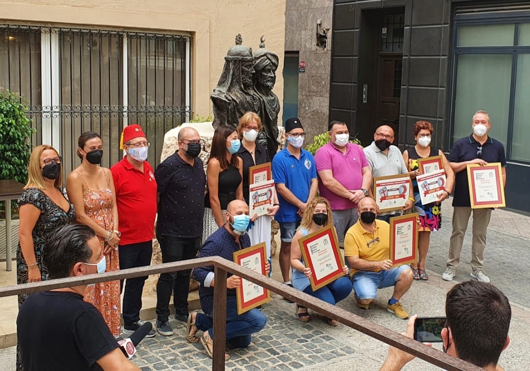 La tienda de costura 'Tijeras verdes' se lleva el Premio Especial del Concurso de Escaparatismo de Elche dotado con 1000 euros La tienda de costura 'Tijeras verdes' se lleva el Premio Especial del Concurso de Escaparatismo de Elche dotado con 1000 euros