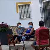 Un corro de señores al fresco en Algar Un corro de señores al fresco en Algar
