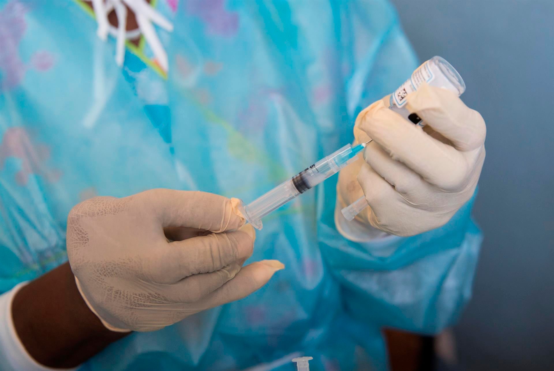 La España agosteña: El ensayo de las vacunas contra coronavirus y el nuevo plan en las residencias ocupan las portadas La España agosteña: El ensayo de las vacunas contra coronavirus y el nuevo plan en las residencias ocupan las portadas