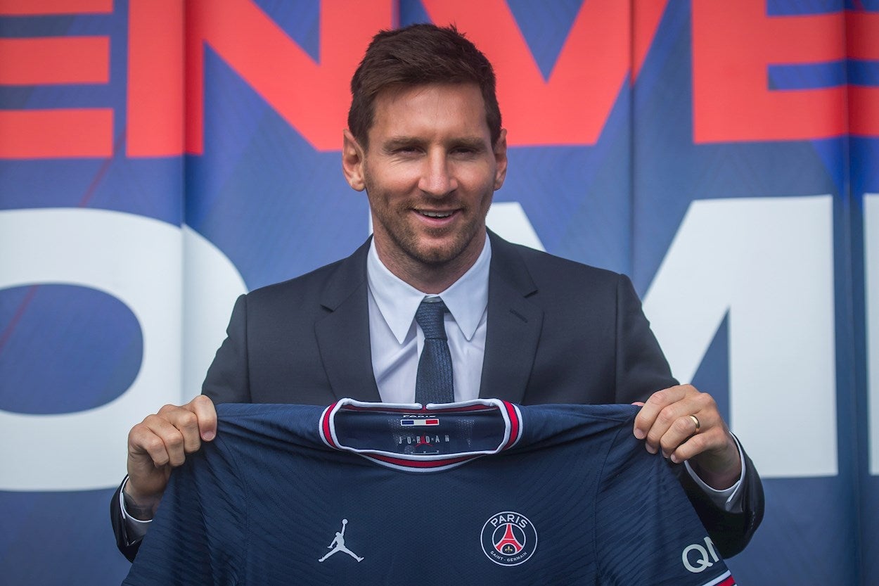 Messi empezará a entrenar este jueves con el PSG Messi empezará a entrenar este jueves con el PSG