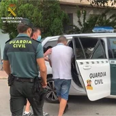 Detenido por golpear contra la pared a una anciana con andador para robarle el bolso con 6.000€ Detenido por golpear contra la pared a una anciana con andador para robarle el bolso con 6.000€