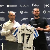 Manolo Gaspar y Mathieu Peybernes posan en la rueda de prensa Manolo Gaspar y Mathieu Peybernes posan en la rueda de prensa