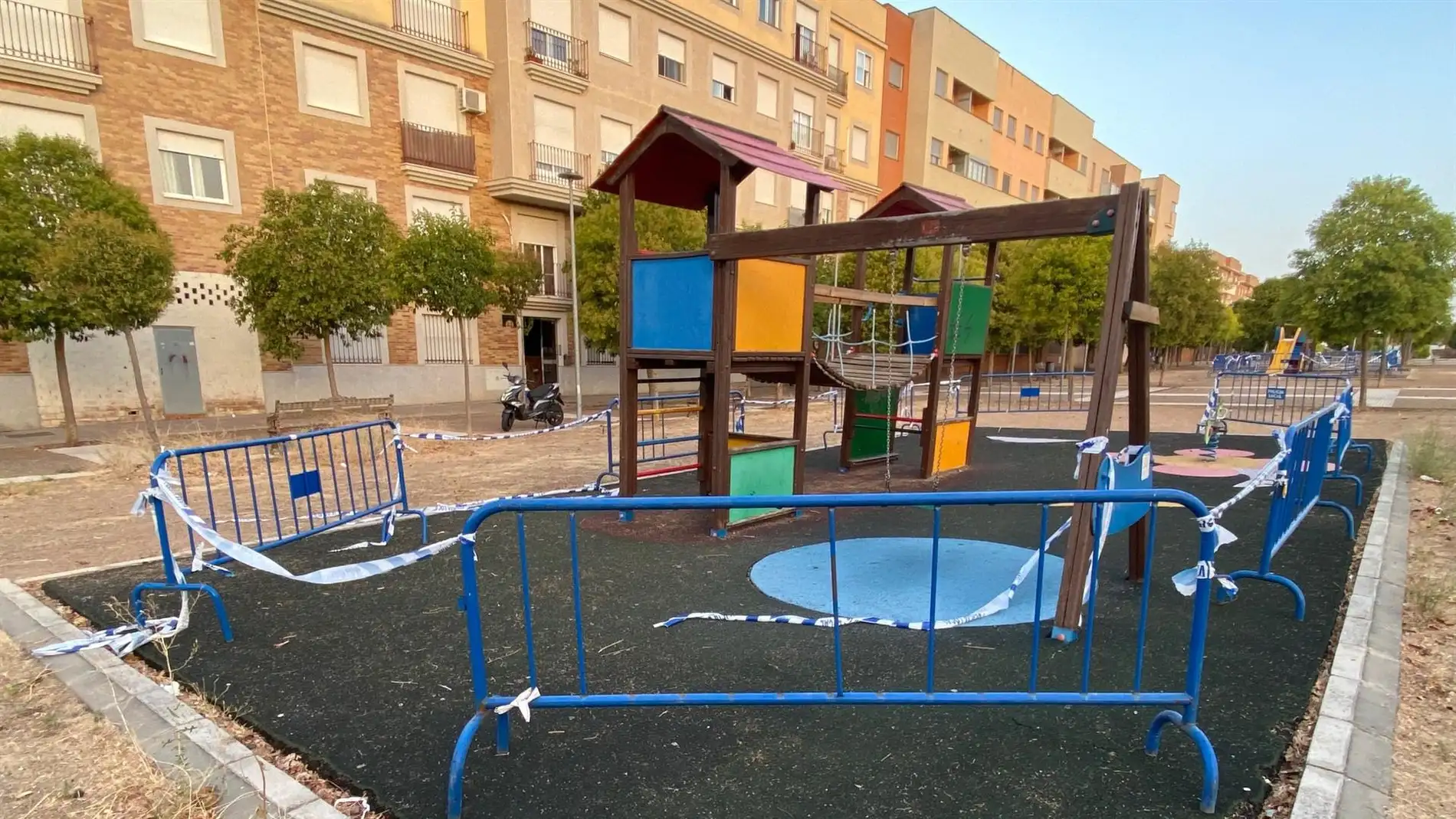La Policía Local ha precintado tres parques infantiles en mal estado a petición del PSOE
