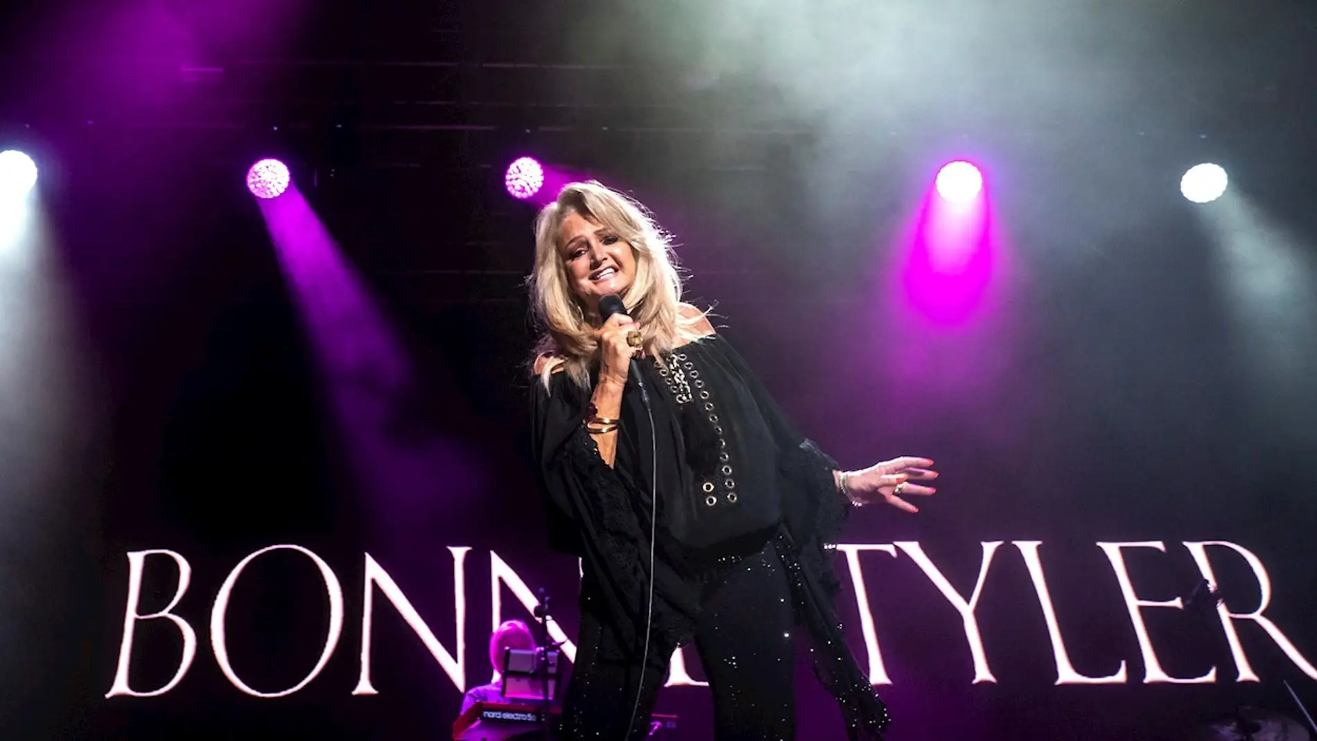 Bonnie Tyler suspende su concierto en Granada tras mostrarse indispuesta y con síntomas "parecidos al COVID"