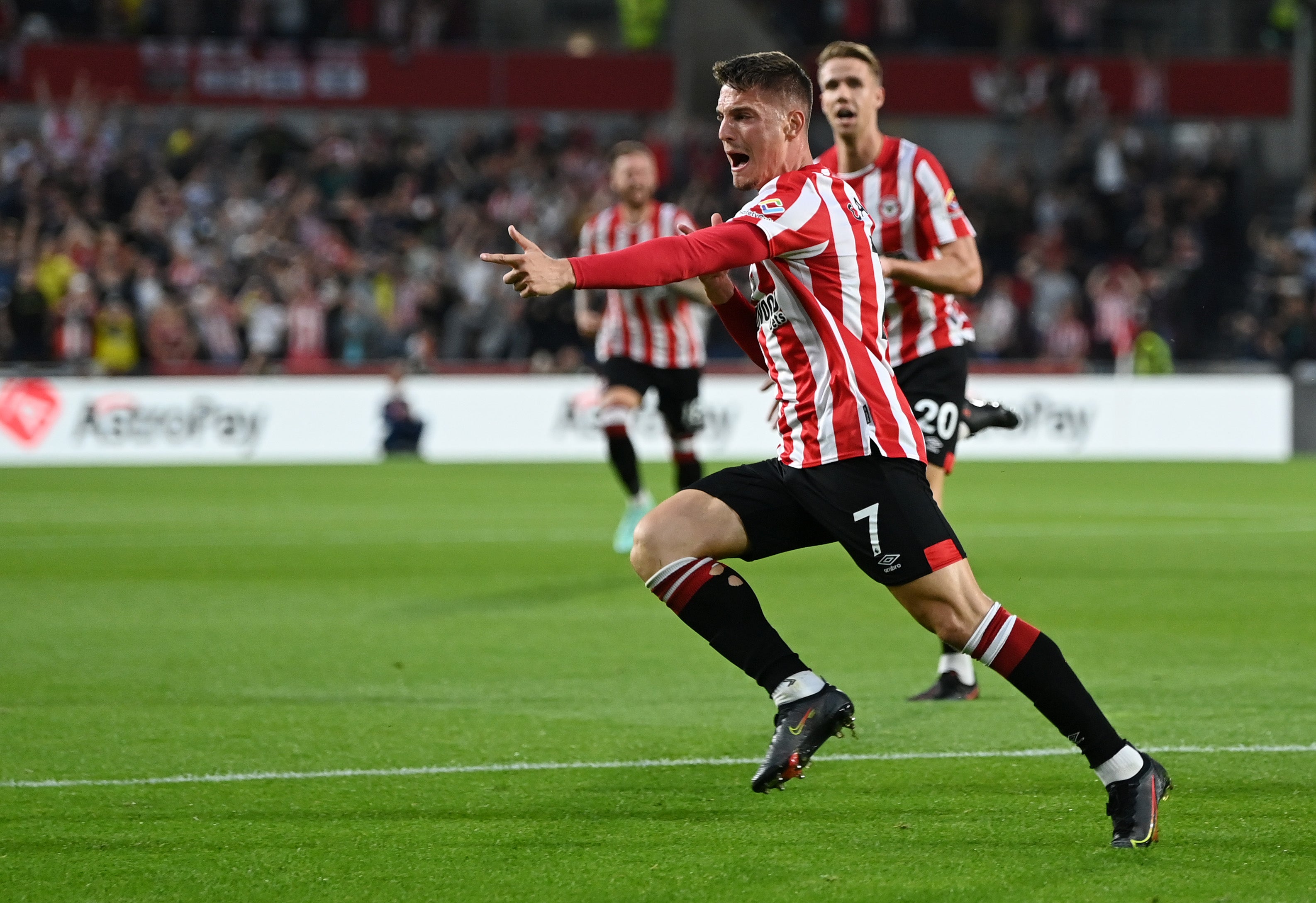Sergi Canós, autor del primer gol de la Premier 2021/22: "Anoche lo soñé, estoy en una nube"